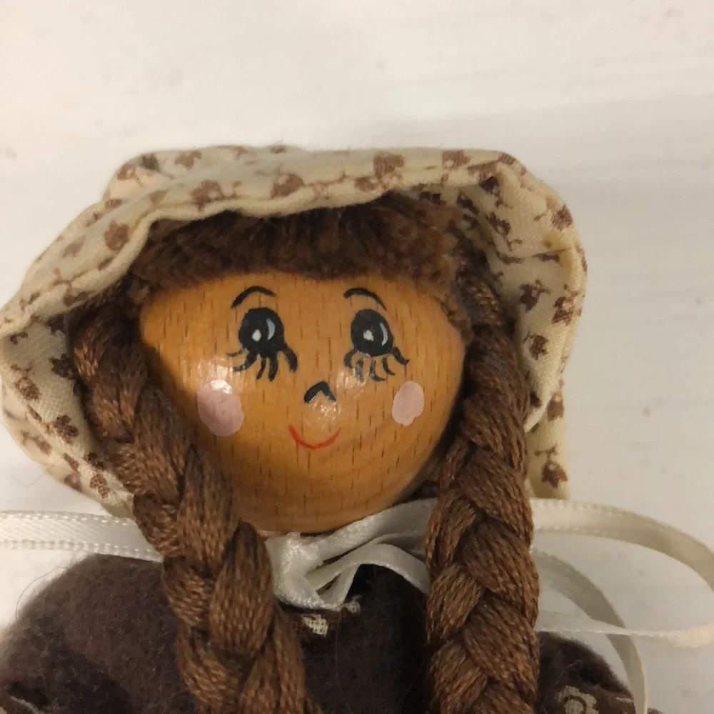 Vtg Clothespin 6” Doll Brunette Hair, Braids prairie Dress Pinafore chair Taiwan